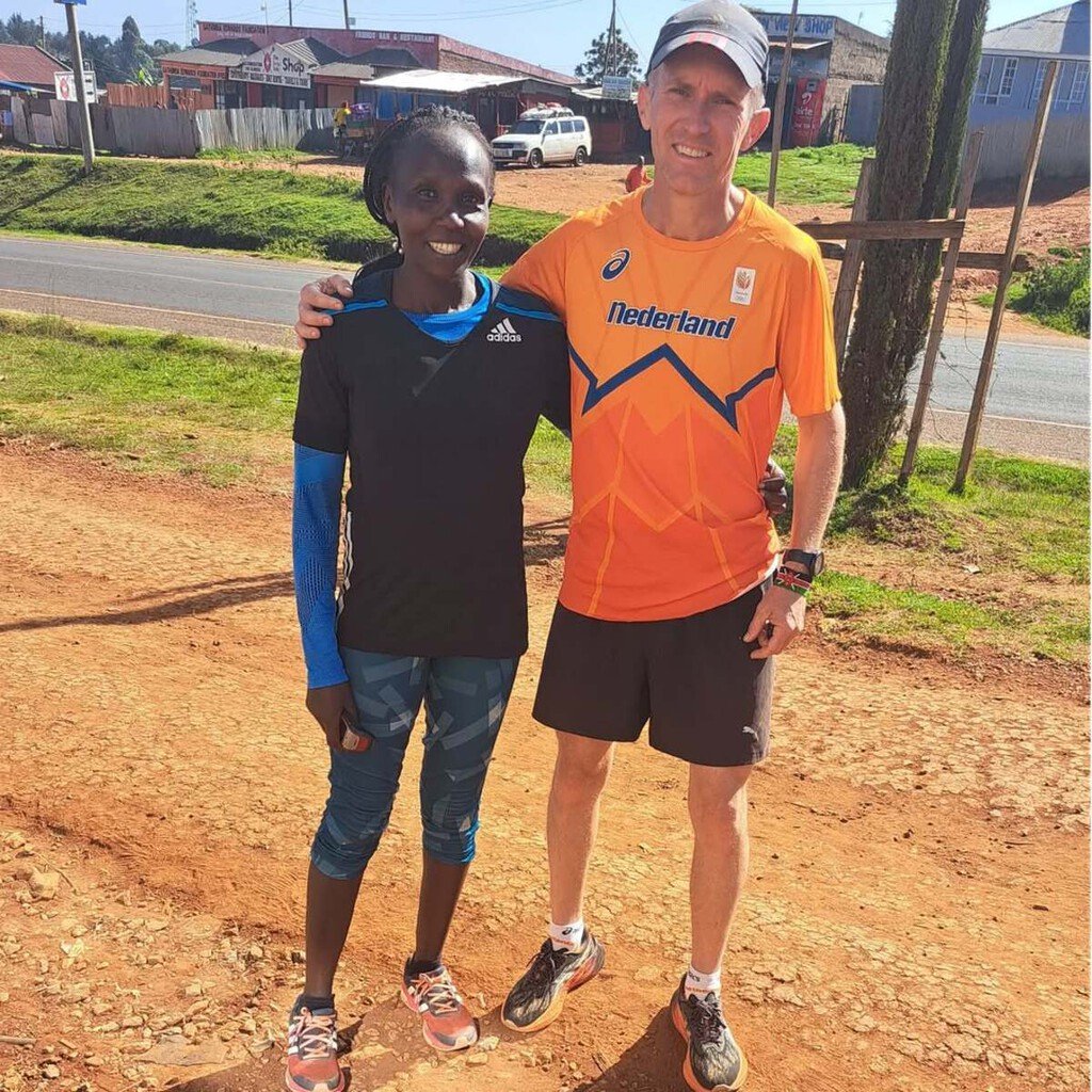 Van den Broek, entrenador de maratonianos de élite en Kenia: "si quieres correr como un keniata tendrás que vivir como ellos" 