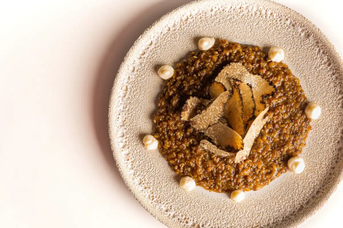 Platillo con cereal marino