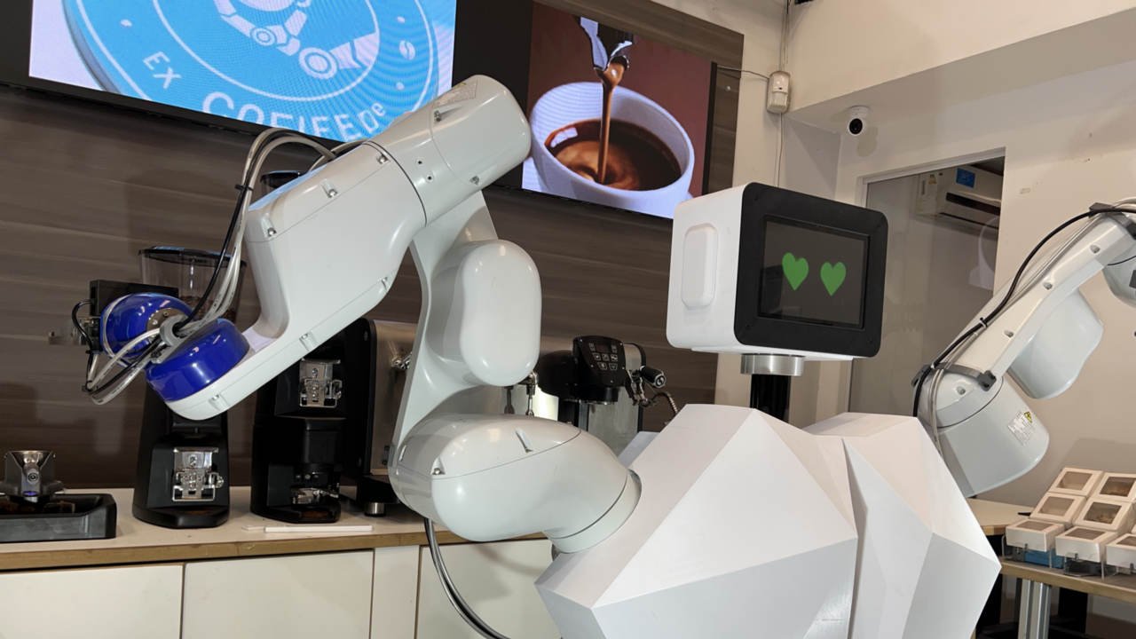 BotMy Coffee utiliza brazos robóticos Epson con 99,99% de efectividad