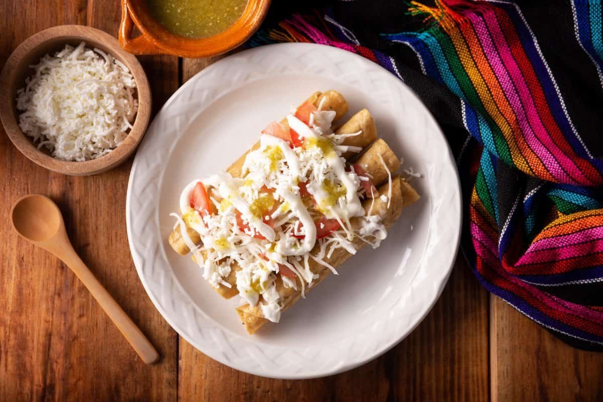 Tacos dorados de barbacoa de borrego