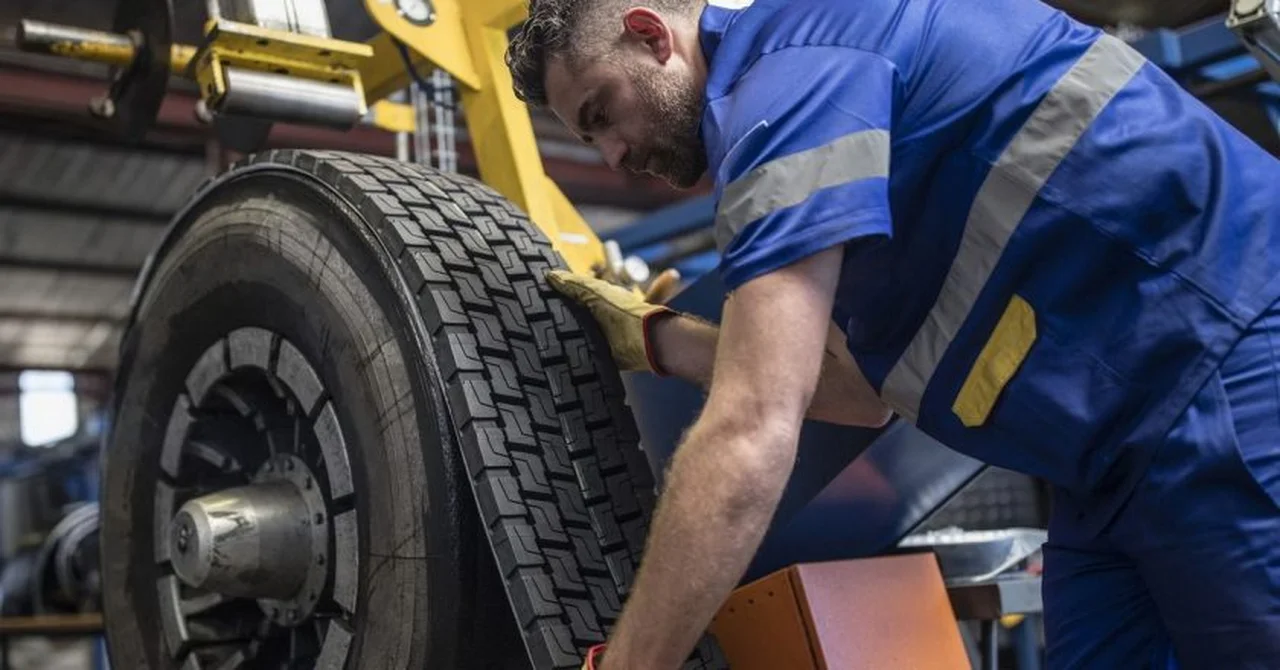 Aumento de sueldo para trabajadores de gomerías: cómo quedó el básico, con premio incluido