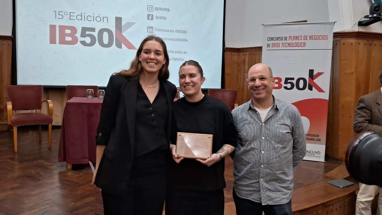 Florencia Cavalieri Pilar Mendiburu y Flavio Colavecchi, integrantes del proyecto Calíape.