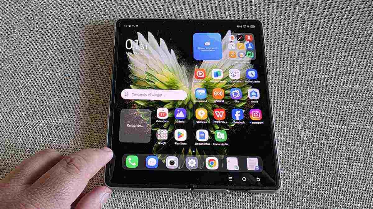 Pantalla interior del Tecno Phantom V Fold 2