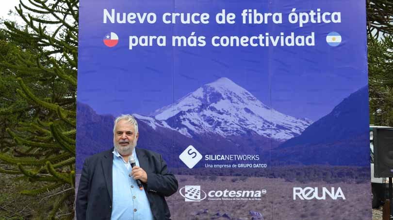 Horacio Martínez en la apertura de un enlace de fibra óptica en Neuquén.