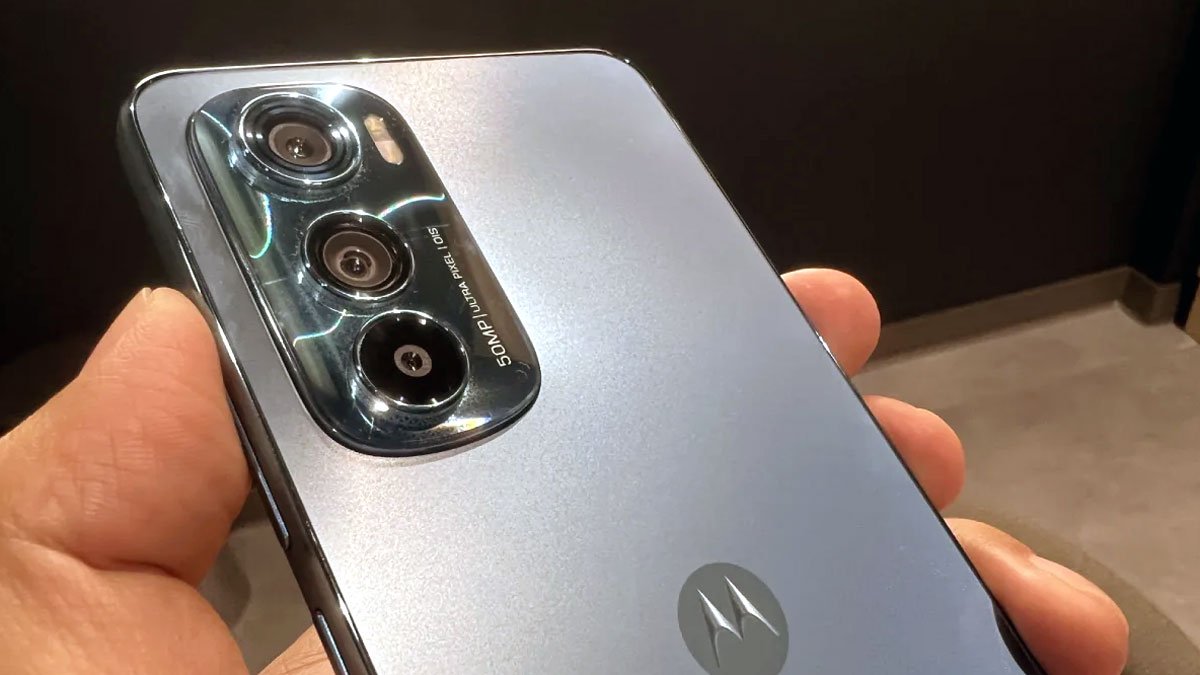 Módulo de cámaras traseras del Motorola Edge 30.