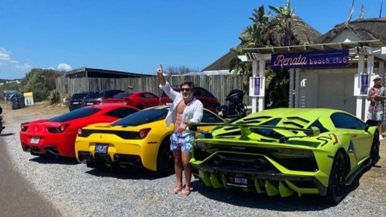 El influencer se mostraba con autos lujosos, viajando por el mundo