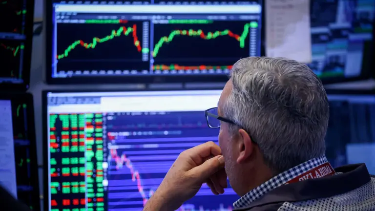 Bonos en dólares caen en Wall Street, pero junio cierra con fuerte recuperación y mejora del riesgo país