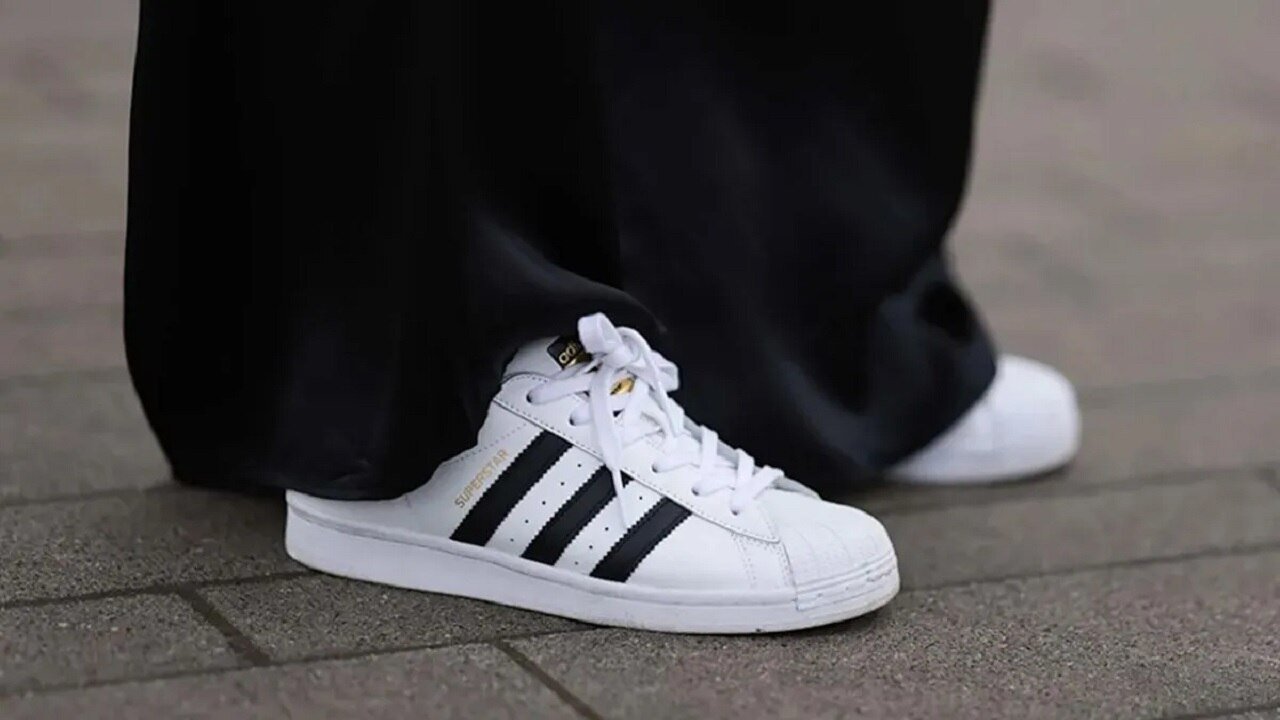 El precio de las zapatillas es hasta un 50% más barato en el outlet online