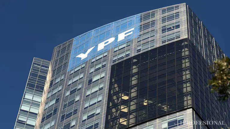 Imagen del edificio central de YPF