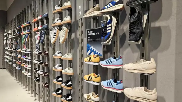 Outlet de Adidas liquida zapatillas con 50% de descuento y cuotas sin interés