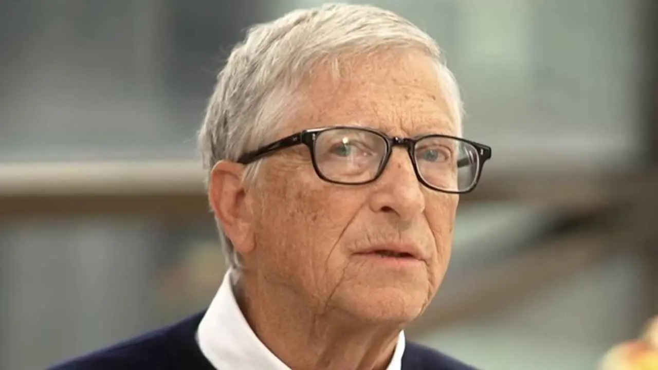 Bill Gates advirtió que la IA puede salvar vidas y también facilitar enfermedades mortales