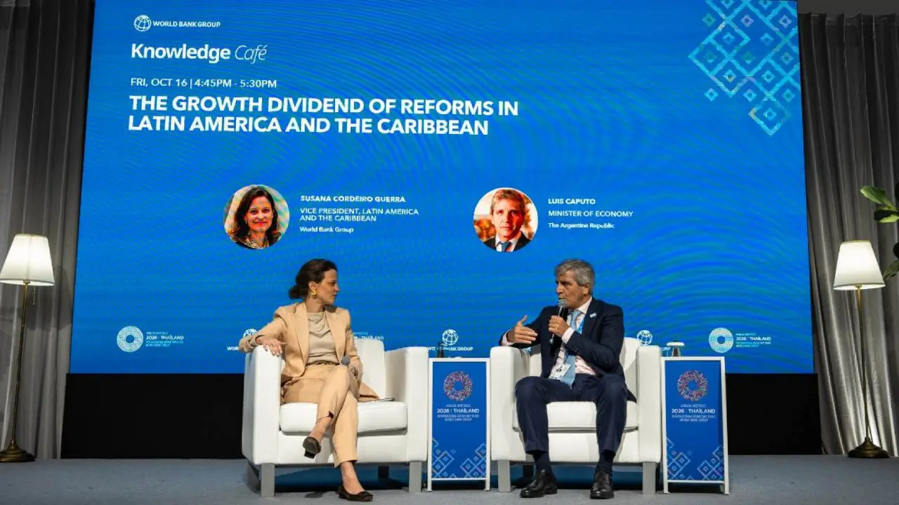 Caputo, en Tailandia: "excedente" de dólares, aumento del crédito y el futuro del RIGI