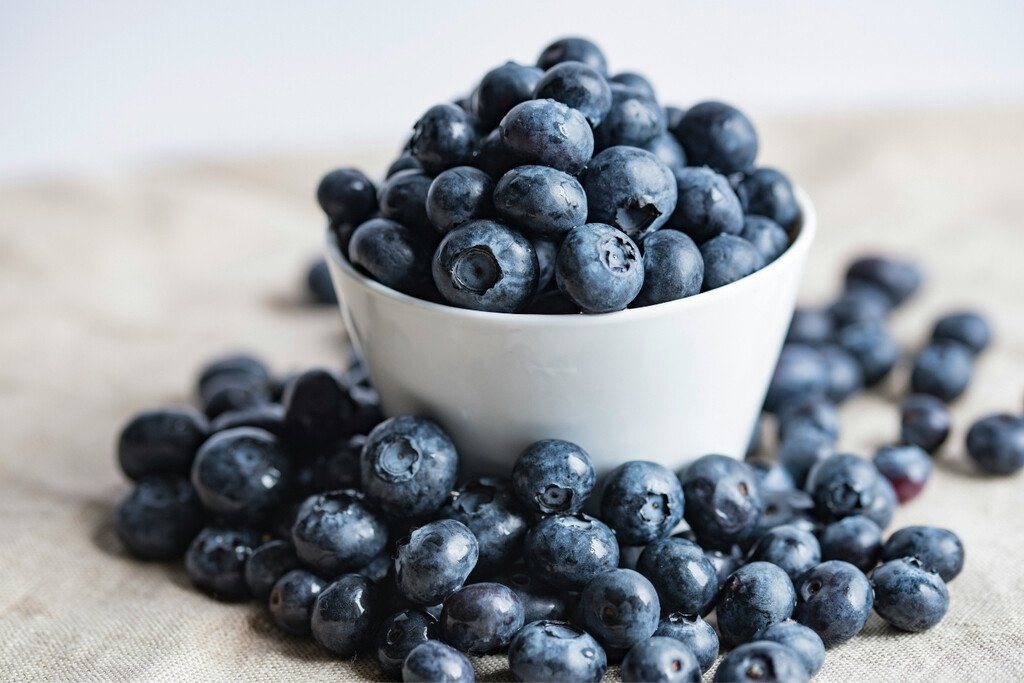 Los nutricionistas recomiendan: una merienda sencilla no lleva galletas, sino nueces y arándanos 
