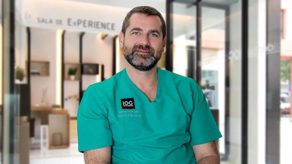 Manuel Martín Luque, odontólogo: "La boca es el único lugar del cuerpo donde podemos ver cómo envejece nuestro colágeno"