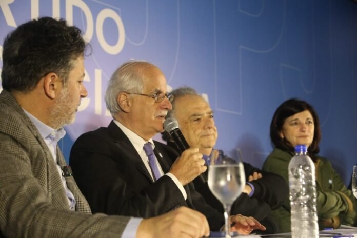 Taiana y Olmos reivindicaron la política exterior del peronismo