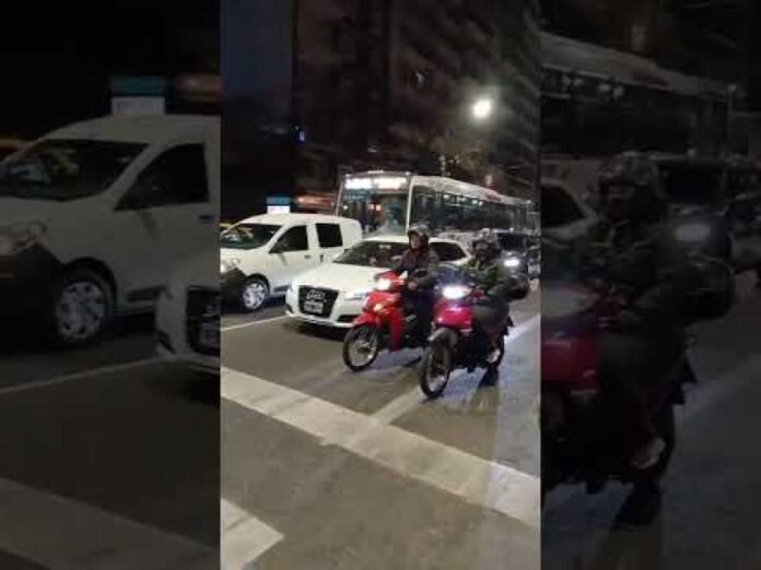 Cacerolazos en distintos barrios de la Ciudad en rechazo a los vetos de Milei y las coimas de Karina